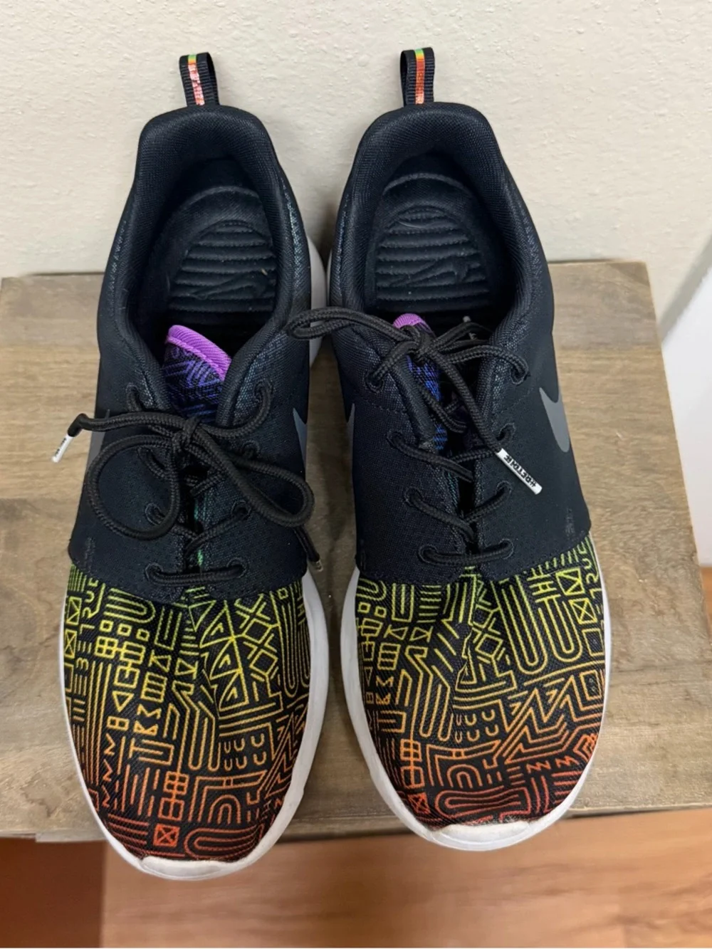 Nike Roshe One #BETRUE sneakers mens 7 womens 8.5